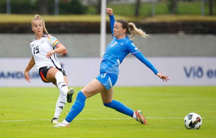 Island - Deutschland Sandra Maria Jessen (r) spielt künftig für den 1. FC Köln. (Archivbild)
