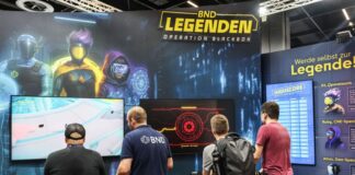 Gamescom-Besucher testen das BND-Computerspiel aus.