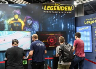 Gamescom-Besucher testen das BND-Computerspiel aus.