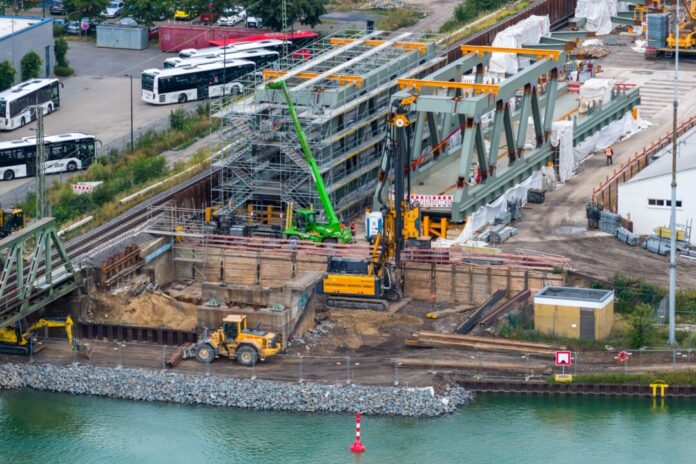 Bahnstrecke Oberhausen-Emmerich Riesige Baumaßnahmen und Ersatzbusse für die Reisende - nach acht Wochen fahren jetzt zwischen Oberhausen und Emmerich wieder Züge. (Archivbild)