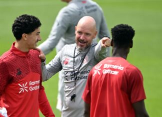 Die Mannschaft von Bayer-Trainer Erik ten Hag zeigte gegen Fortuna Sittard zwei verschiedene Seiten. (Archivbild)