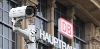 Um ihre Strecken gegen Sabotage zu schützen, setzt die Bahn auf Technik - unter anderem Kameras und Drohnen. (Symbolbild)