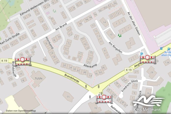 Im Kreuzungsbereich Brandsheide/Breitscheider Weg/Rehhecke werden Arbeiten durchgeführt. Bild: OpenStreetMap/Kreis Mettmann