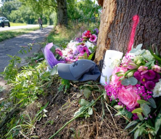 Bei dem schlimmen Unfall in Monheim sind zwei Jugendliche ums Leben gekommen. (Archivbild)