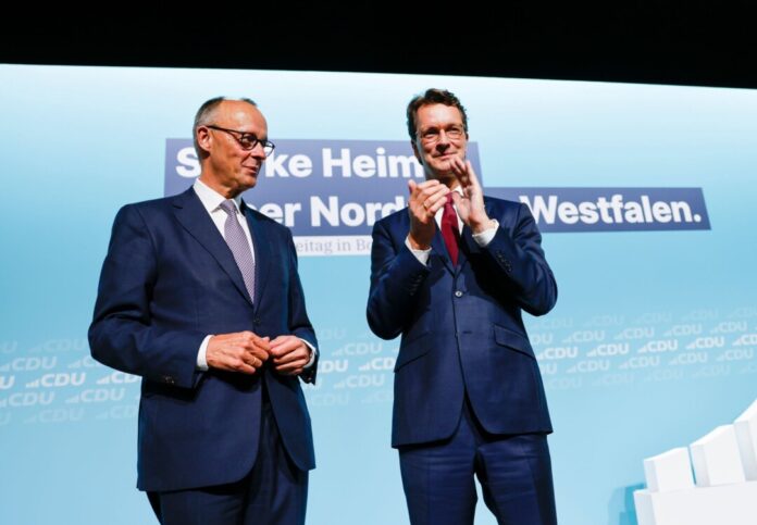 Heimspiel für Bundeskanzler Friedrich Merz und den nordrhein-westfälischen Ministerpräsidenten Hendrik Wüst vor ihrer CDU-Parteibasis.
