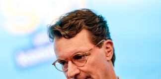 Die Kommunen warten dringend auf Geld für Investitionen in ihre Infrastruktur und den Klimaschutz - die erwarteten Milliarden vom Bund sollen nicht beim Land kleben bleiben, versichert Ministerpräsident Hendrik Wüst (CDU).