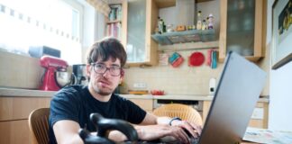 Trotz vieler Bemühungen hat der junge Mann mit seinen Behinderungen keinen Platz in System gefunden, wie er sagt. 