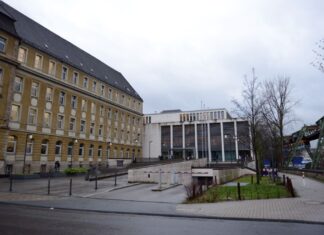 Ein Unternehmer steht wegen illegaler Giftmüllentsorgung vor Gericht. (Symbolfoto) 