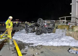 Die vier Insassen befreiten sich aus dem Wagen, bevor er in Brand geriet.