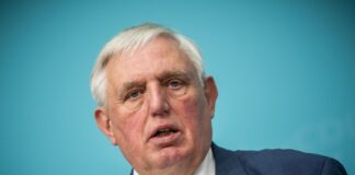Der Minister ist gegen eine Verschiebung des Renteneintrittsalters auf 70 Jahre. (Archivbild) 