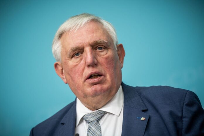 Der Minister ist gegen eine Verschiebung des Renteneintrittsalters auf 70 Jahre. (Archivbild) 