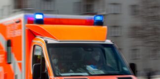 Für die Fahrt in die Klinik war das Baby zu schnell - es kam im Rettungswagen zur Welt. (Illustration)