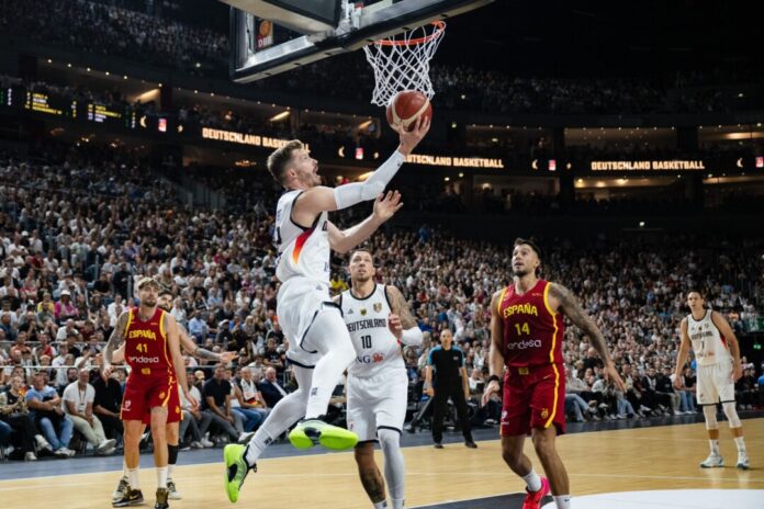 In EM-Form: Andreas Obst beim Korbleger.