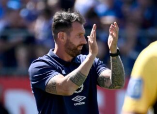 Sah den zweiten Saisonsieg seiner Mannschaft: Arminias Trainer Mitch Kniat.