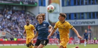 Bielefelds Mael Corboz im Zweikampf mit Konrad Faber.