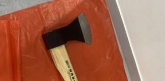 Der 35-jährige Besitzer einer Axt wurde beim Versuch, den Zug unbemerkt zu verlassen, auf dem Bahnsteig am Kölner Hauptbahnhof gestellt.