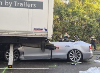 Die Bergung gestaltete sich nach Angaben der Feuerwehr sehr aufwendig.