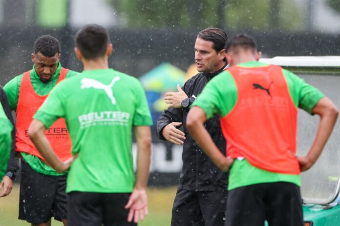 Gladbachs Trainer Seoane ist mit der Vorbereitung zufrieden. (Foto Archiv)