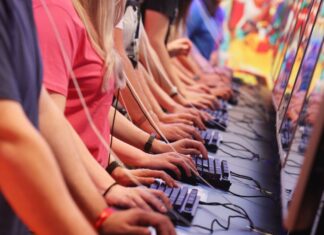 Jung und meist männlich: Besucherinnen und Besucher der Gamescom (Archivbild)