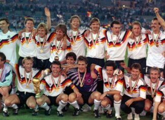 Die Weltmeister von 1990: Während Rudi Völler im Finale gegen Argentinien durchspielte, war dem Ersatzspieler Frank Mill ein Einsatz nicht vorbehalten.