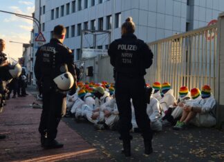 Am Mittwoch blockierten Aktivisten von «Rheinmetall entwaffnen» ein Gebäude der Bundeswehr, heute organisieren sie eine Demo in der Kölner Innenstadt. (Archivbild)