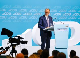 «Außenpolitik aus einem Guss» versprach Merz beim Parteitag der NRW-CDU.