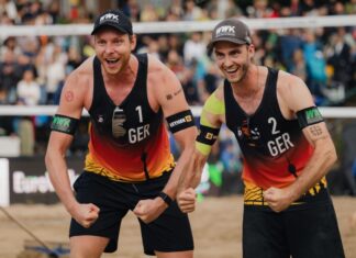Jubel nach dem Viertelfinal-Einzug bei der EM: Nils Ehlers (l) und Clemens Wickler
