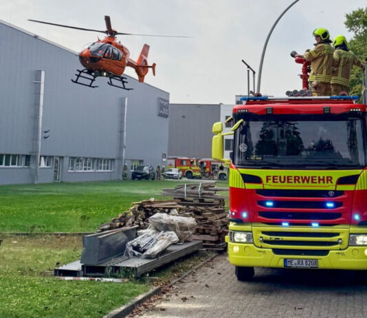 Der Rettungshelikopter ist neben der Feuerwehr im Einsatz gewesen. Foto: FW Ratingen