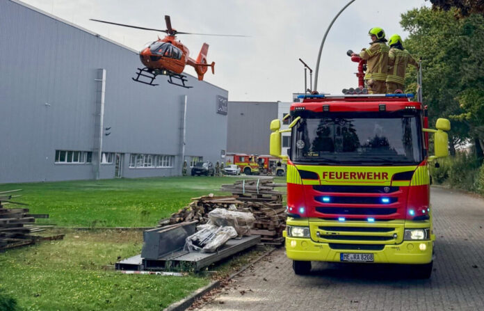 Der Rettungshelikopter ist neben der Feuerwehr im Einsatz gewesen. Foto: FW Ratingen