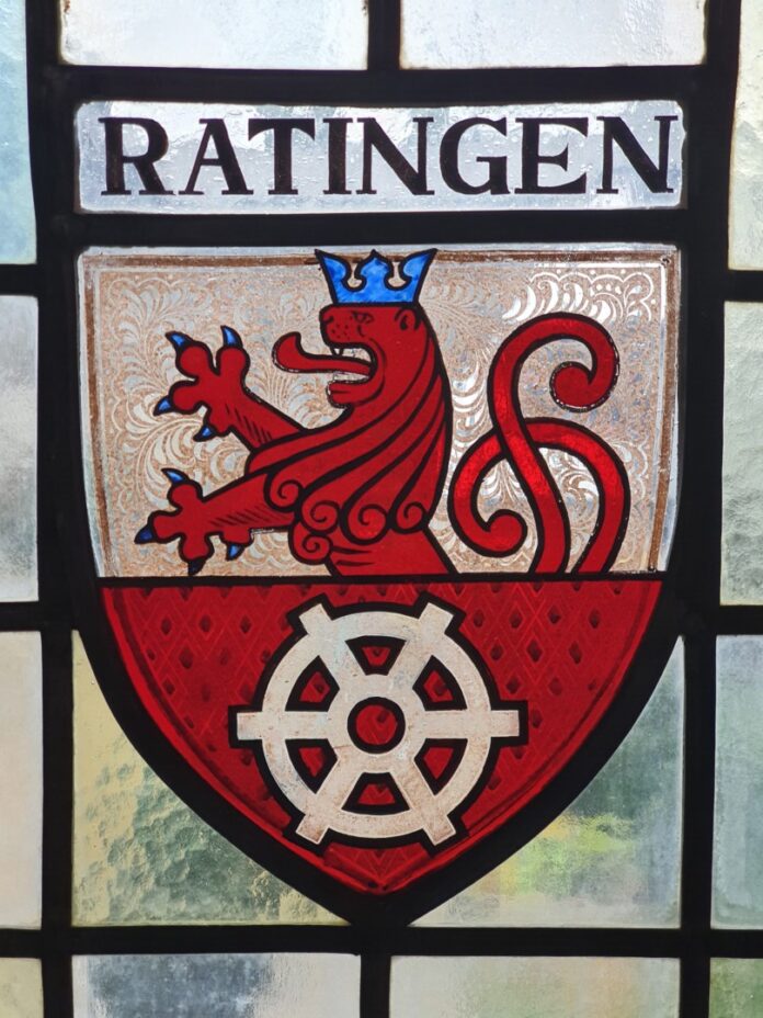 Ratinger Wappen in einer Bleiglasscheibe von Schloss Berg, Foto: Alexander Heinz