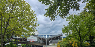 Eingangstor zur MartinLther King Schule in Ratingen West, Bild: Alexander Heinz