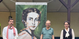 Markus Vater, Prof. Dr. med. Joachim Cordes und Anke Lohrer bei der Eröffnung der Kunstausstellung 2025. Foto: Kaiserswerther Diakonie