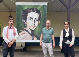 Markus Vater, Prof. Dr. med. Joachim Cordes und Anke Lohrer bei der Eröffnung der Kunstausstellung 2025. Foto: Kaiserswerther Diakonie