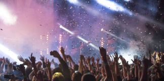 Beim Ticketkauf sollte man vor allem im Internet aufpassen. Foto: VZ NRW/Adpic