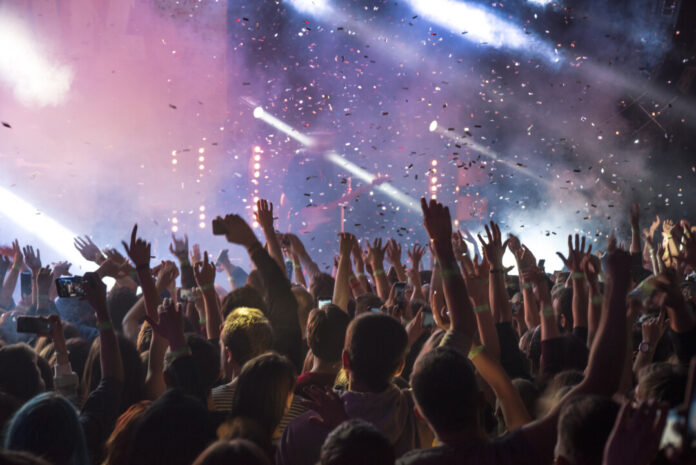 Beim Ticketkauf sollte man vor allem im Internet aufpassen. Foto: VZ NRW/Adpic