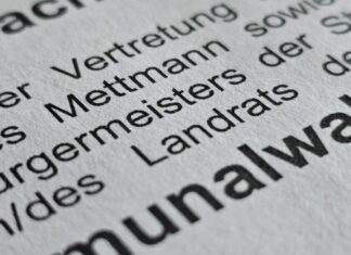 Wählerinnen und Wähler besetzen mit ihren Stimmen bei der Kommunalwahl 2025 das Landratsamt und den Kreistag. Foto: Volkmann