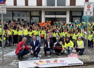 Rund 200 Schülerinnen und Schüler setzten ein Zeichen für sichere Schulwege. Foto: Kreis ME
