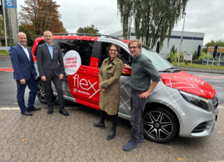 Stephan Kopp (Technischer Dezernent des Kreises Mettmann), Thorsten Schmitz (Erster Beigeordneter und Kämmerer der Stadt Erkrath), Nadja Mohseni (IHK Düsseldorf), Raphael Reimann (Rheinbahn). Foto: Kreis ME