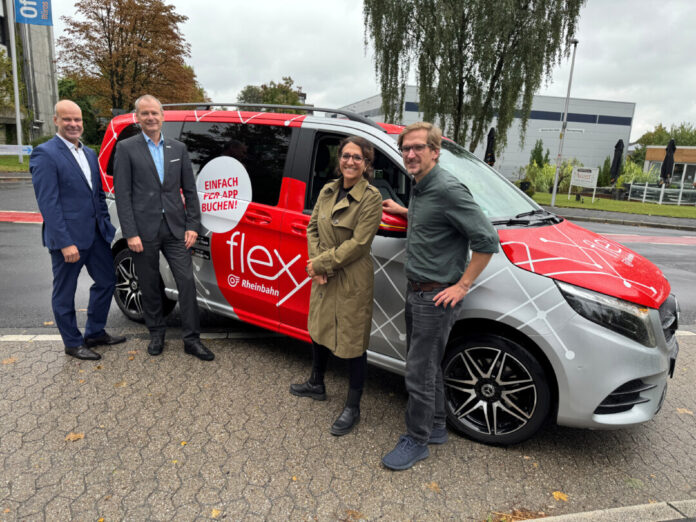 Stephan Kopp (Technischer Dezernent des Kreises Mettmann), Thorsten Schmitz (Erster Beigeordneter und Kämmerer der Stadt Erkrath), Nadja Mohseni (IHK Düsseldorf), Raphael Reimann (Rheinbahn). Foto: Kreis ME