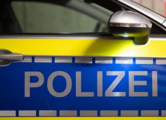 Ermittler haben wegen möglicher Verstöße gegen den Tierschutz einen Bauernhof in Grefrath durchsucht. (Symbolbild)