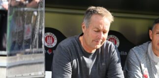 Hatte sich im Spiel beim FC St. Pauli viel zu notieren: Bayer-Trainer Kasper Hjulmand.