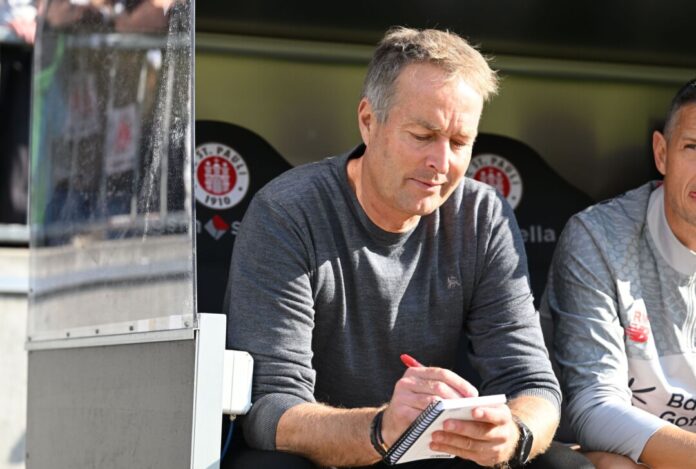 Hatte sich im Spiel beim FC St. Pauli viel zu notieren: Bayer-Trainer Kasper Hjulmand.