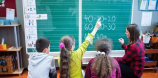 Im Schuljahr 2026/27 beginnt der Anspruch auf einen Ganztagsplatz an Grundschulen mit der ersten Klasse. (Archivbild)