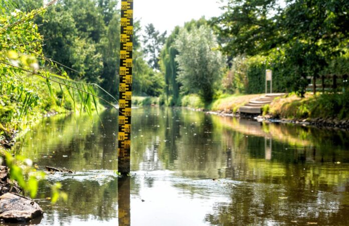 Kajakfahrer entdecken in Kevelaer eine Leiche in einem Seitenarm der Niers. (Archivbild)