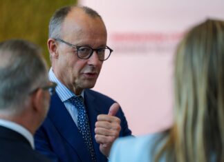 Bundeskanzler Friedrich Merz hat sich nach der CDU-Präsidiumssitzung in Berlin zur Wahl in NRW geäußert. (Archivbild)