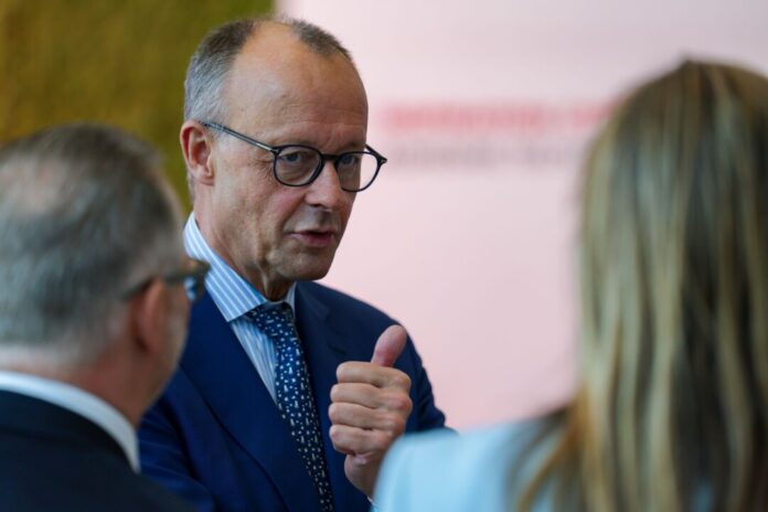 Bundeskanzler Friedrich Merz hat sich nach der CDU-Präsidiumssitzung in Berlin zur Wahl in NRW geäußert. (Archivbild)
