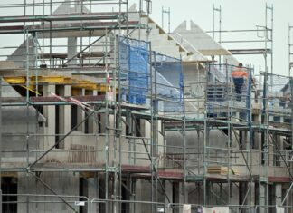 Aus Sicht der Linken wird bezahlbares Wohnen in den Großstädten Nordrhein-Westfalen für viele Bürger Nordrhein-Westfalens zum unerschwinglichen Luxus. (Archivbild)