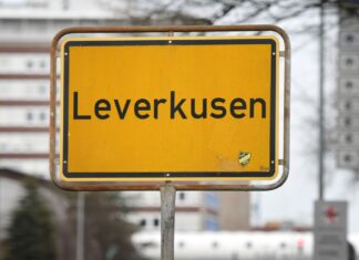 Der Name des Grünen-Kandidaten wird nach Angaben der Stadt am Sonntag trotzdem auf den Wahlzetteln stehen. (Symbolbild)
