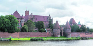 Blick auf die Marienburg , Bild: Norbert Halverkamps