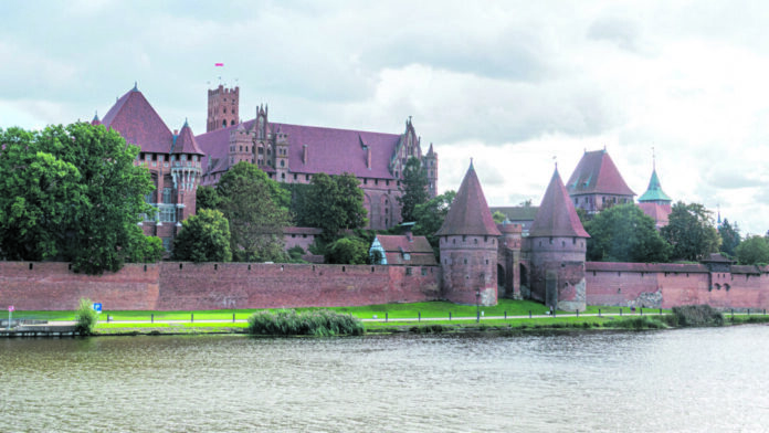 Blick auf die Marienburg , Bild: Norbert Halverkamps